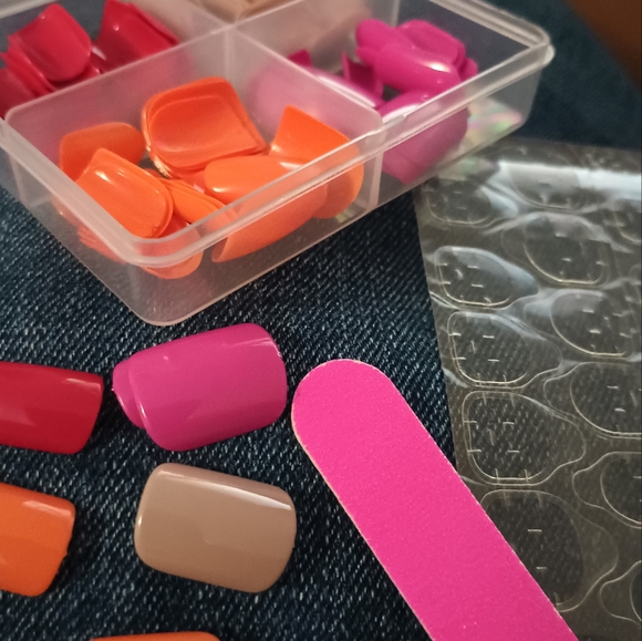 New Cute Doll Colorful Glossy Finish Press On Nails Sets - Picture 3 of 6